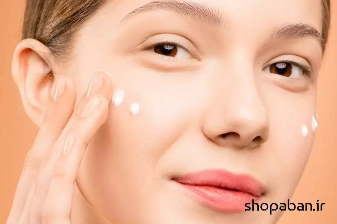 کرم ضد آفتاب و آبرسان خارجی برای پوست خشک و حساس