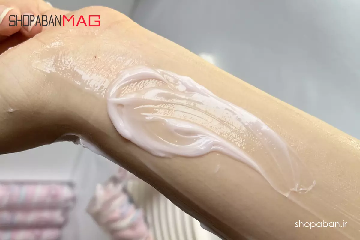 طرز استفاده از لوسیون بدن مارشمالو در 3 مرحله ساده 2 روتین روزانه مراقبت پوست با لوسیون بدن مارشمالو