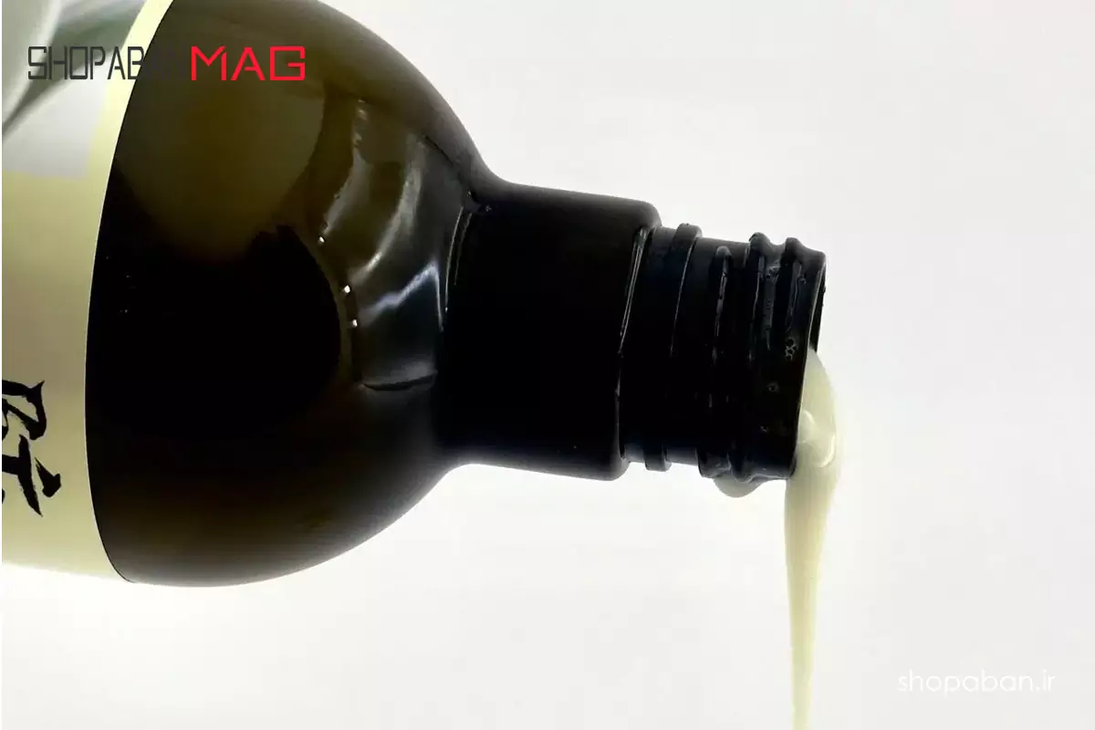 اعمال شامپو رزماری بیوآکوا روی موهای خیس