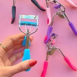 نمای نزدیک شانه استیل فرمژه شانه دار