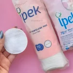 پد آرایش پاک کن ایپک در حال استفاده روی صورت