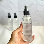 نمای نزدیک اسپری فیکساتور مک فیکس پلاس و مه پاش ریز آن