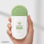 کرم ضد آفتاب استلین سبز SPF90 بی رنگ در دست